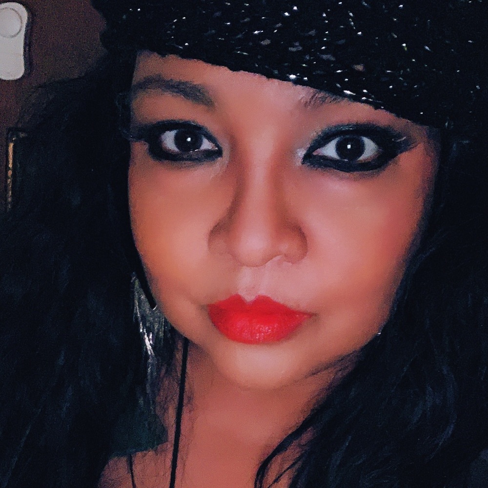 Meet your Posher, Monique